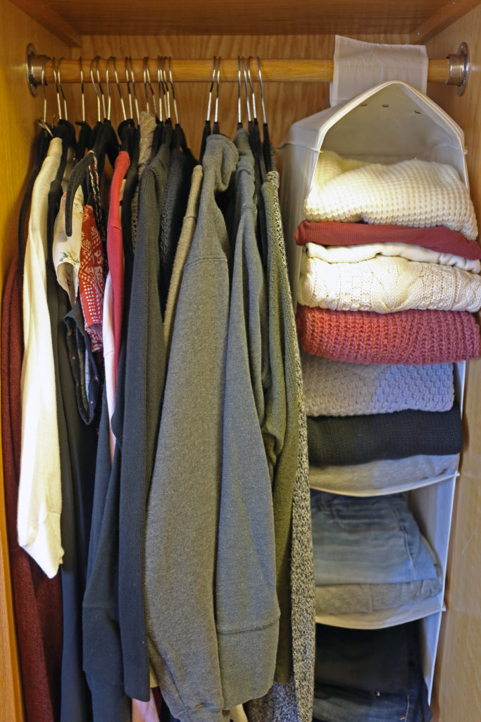 dorm-wardrobe-clothing-hangers
