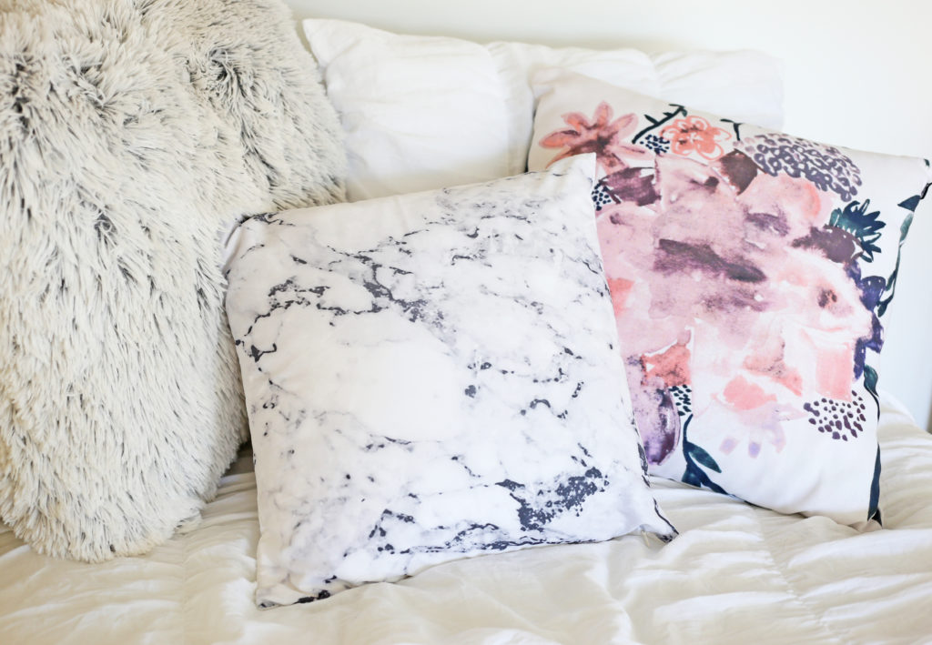 dorm-decorative-pillows